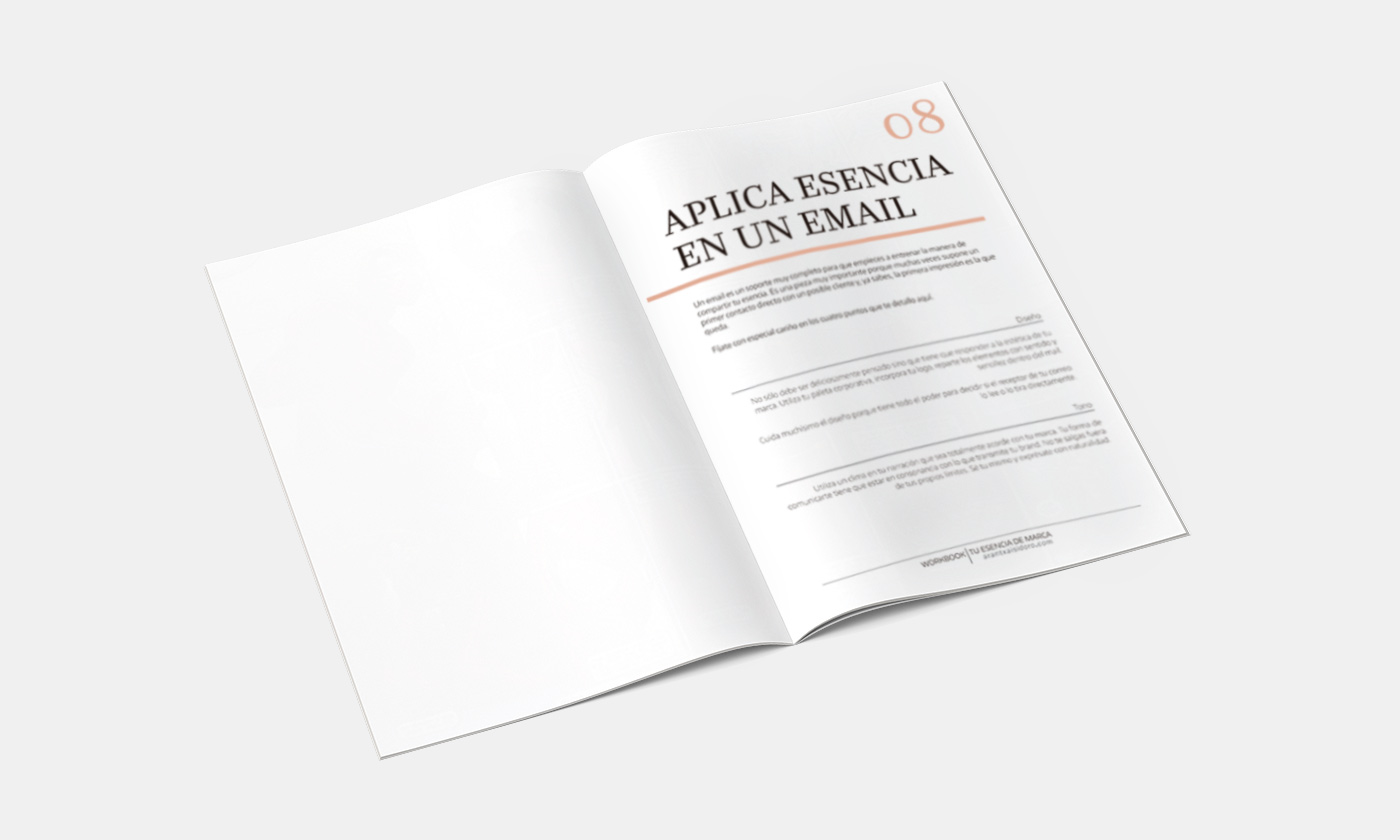 Arantxa-Isidoro_-Mock-Up-revista-ESENCIA-DE-MARCA